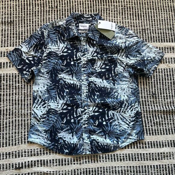 Goodfellow & Co Other - Goodfellow Size Large Blue leaf print button up Hawaiian shirt NWT